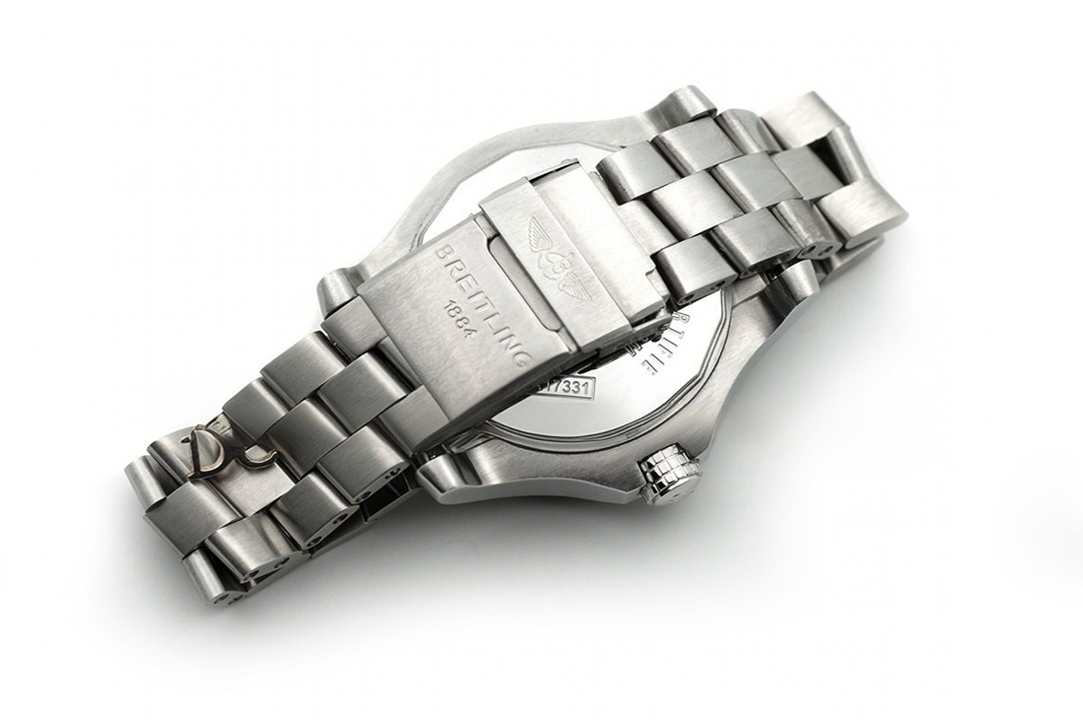 Breitling Avenger II Seawolf Yellow Dial in Steel on Bracelet-fasswatch