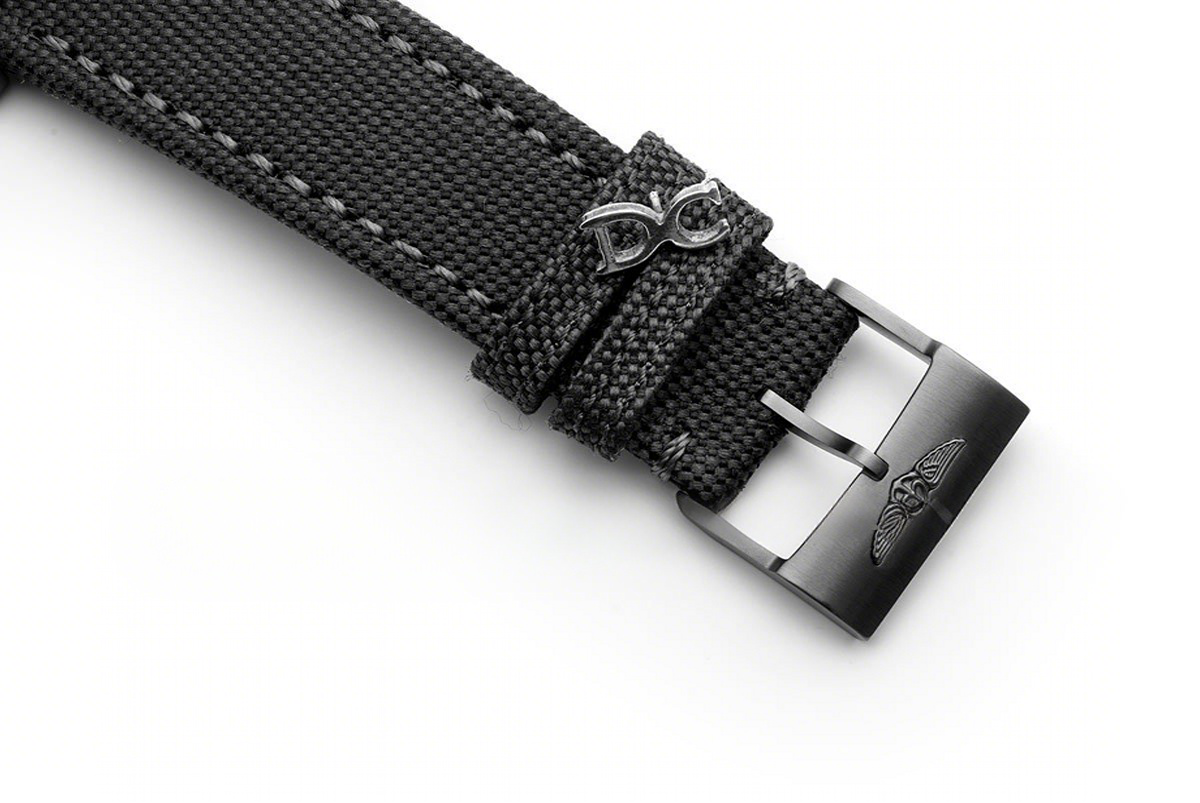 Breitling Avenger Blackbird Black Dial in Titanium Case-fasswatch