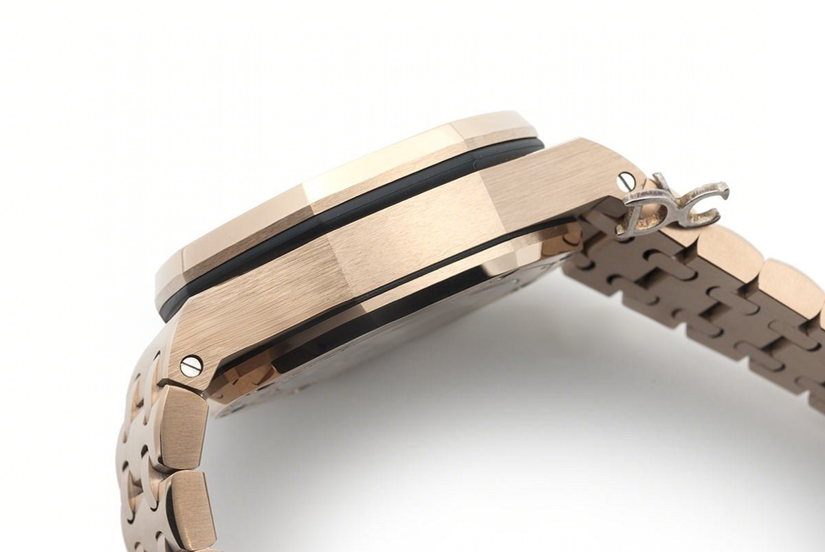 Audemars Piguet Royal Oak Offshore Gold Themes 2014-fasswatch