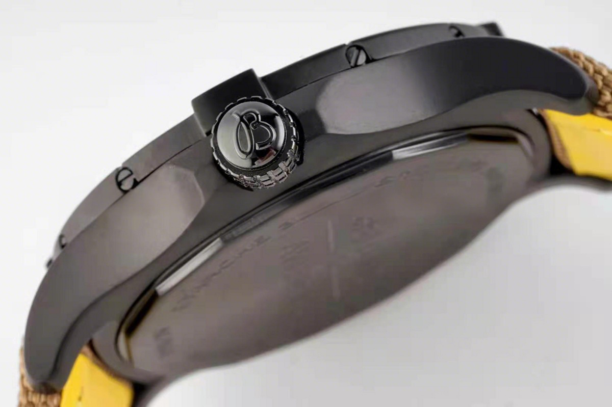 Breitling Avenger Automatic GMT 45 Seawolf Night Mission-fasswatch