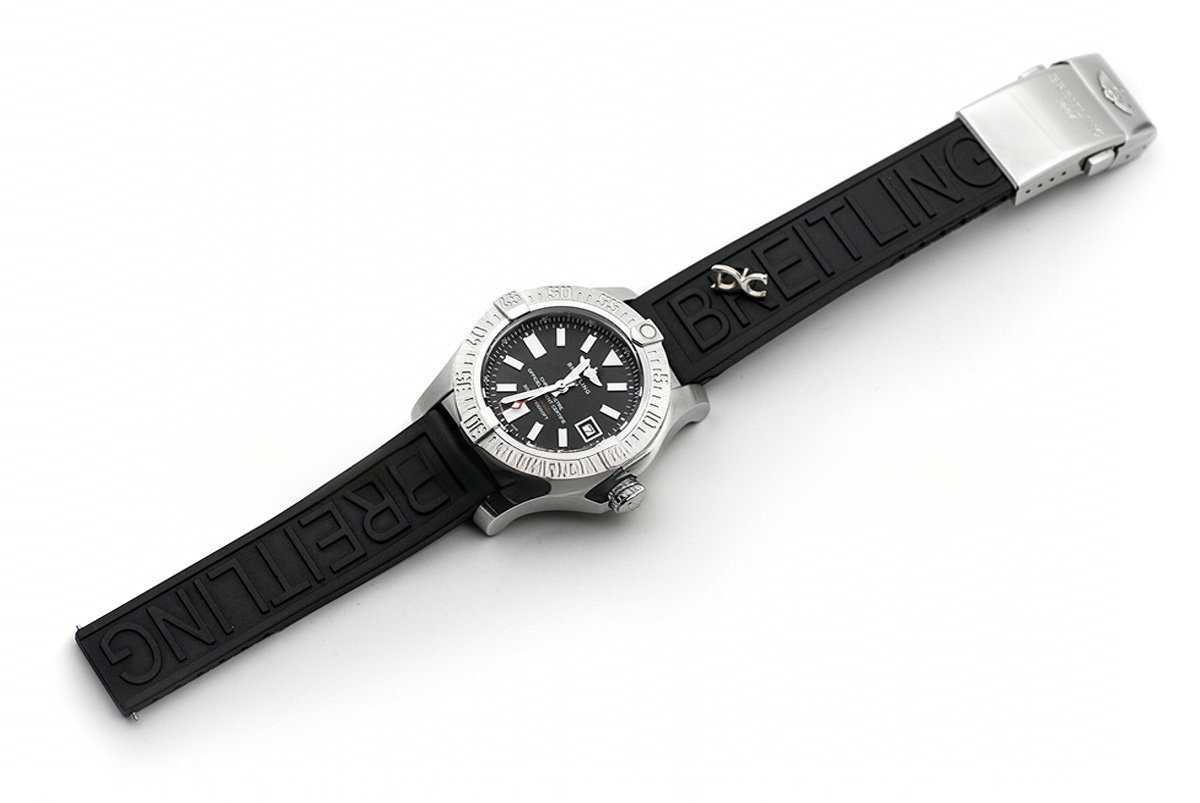 Breitling Avenger II Seawolf Black Dial in Steel on Rubber Strap-fasswatch