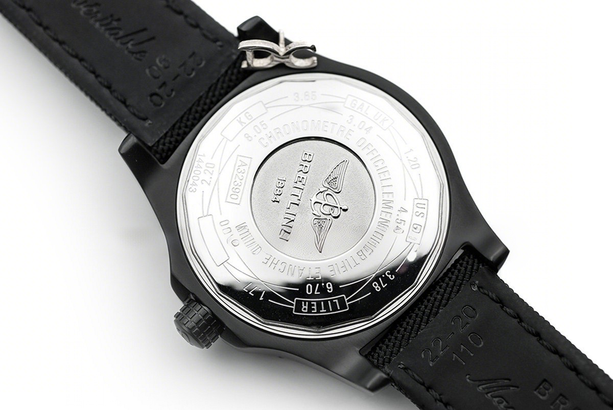 Breitling Avenger II GMT Black Dial in PVD-fasswatch