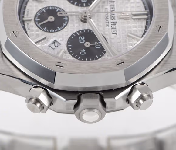 Audemars Piguet Royal Oak Self-Winding Chronograph White/Black Dial in Steel-fasswatch
