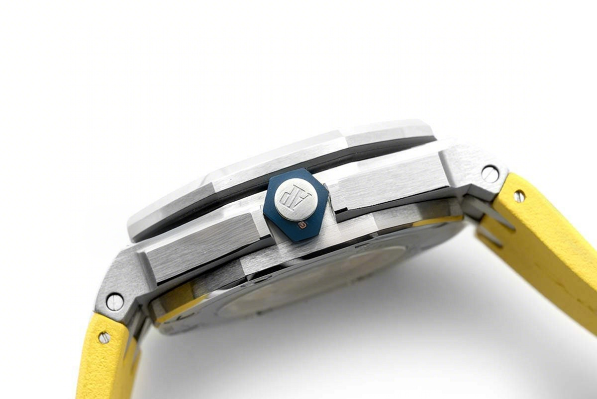 Audemars Piguet Royal Oak Offshore Diver Steel Yellow Dial 15710ST SIHH 2017-fasswatch