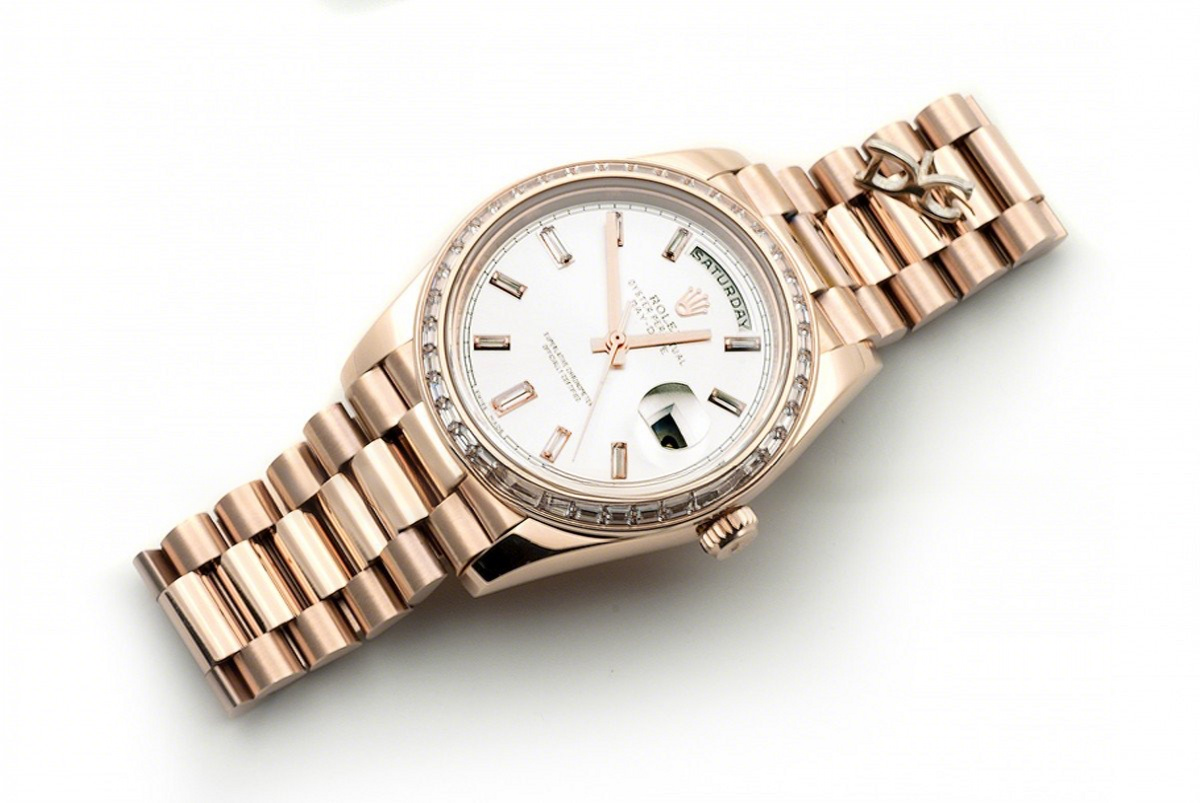 Rolex Day-Date 40 Everose Gold Diamond Bezel 228235 Silver Dial-fasswatch