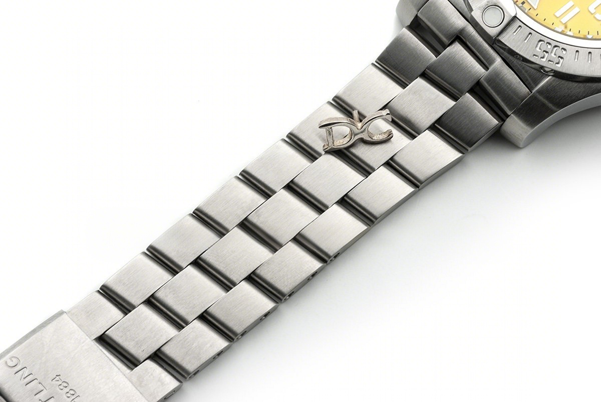 Breitling Avenger II Seawolf Yellow Dial in Steel on Bracelet-fasswatch