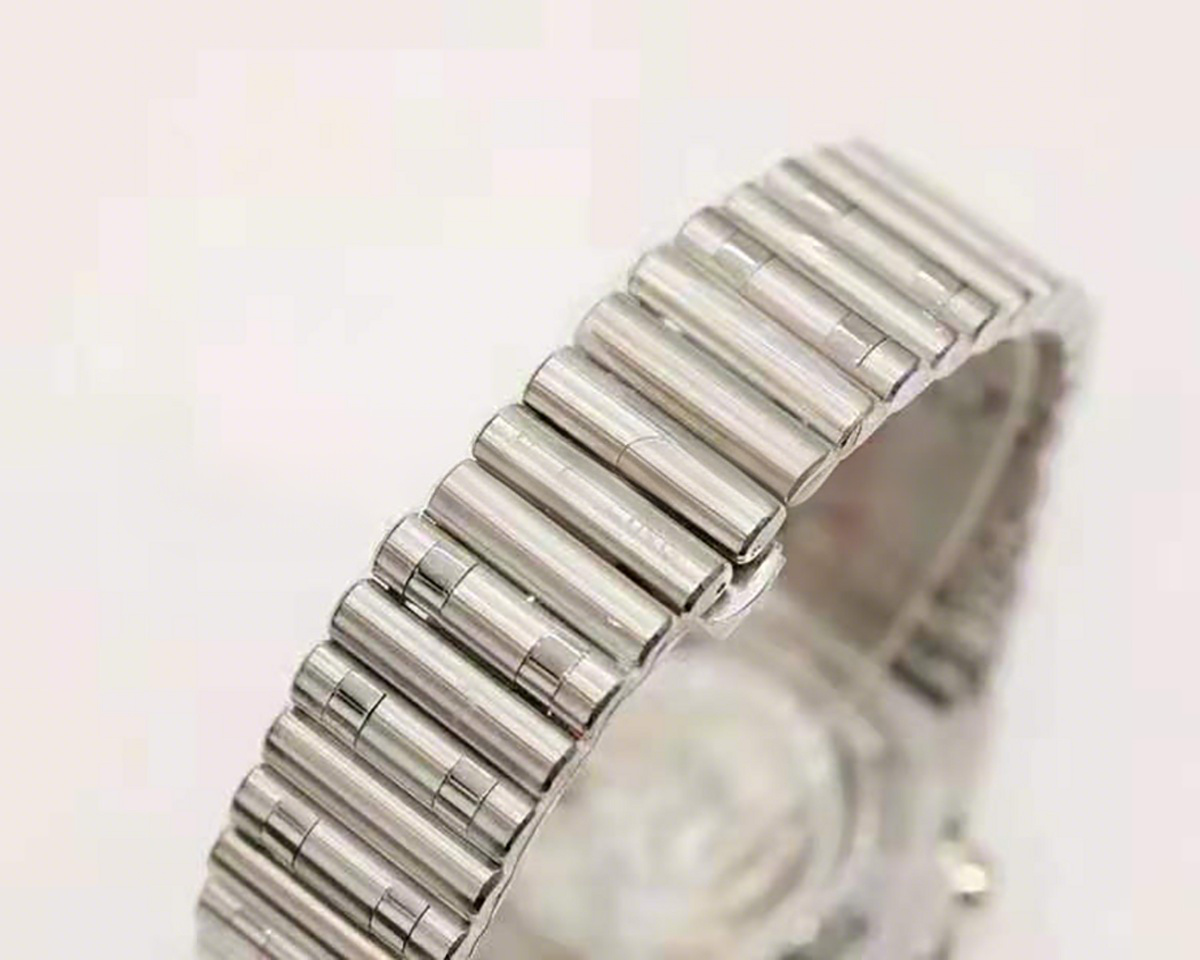 Breitling Chronomat B01 42 Bentley Green Dial Ref AB01343A1L1A1-fasswatch