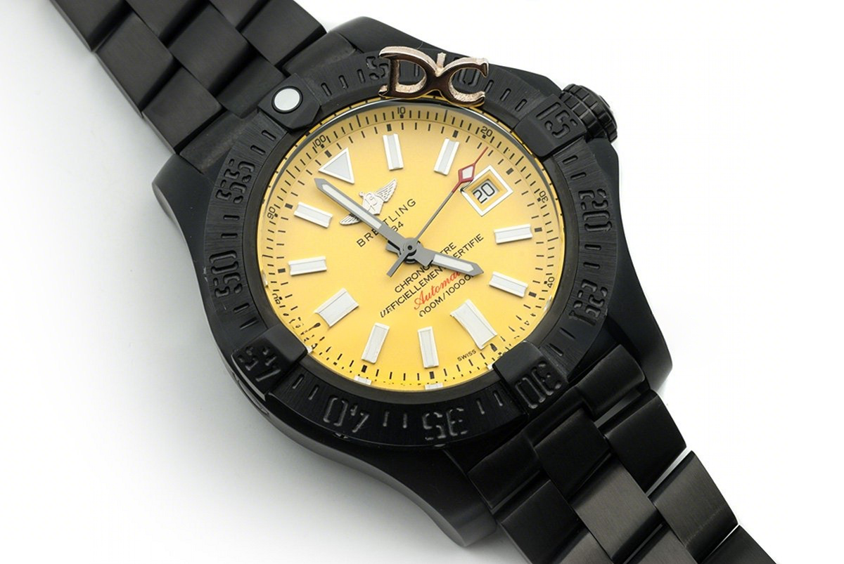 Breitling Avenger II Seawolf Blacksteel Yellow Dial in DLC Steel on Bracelet-fasswatch