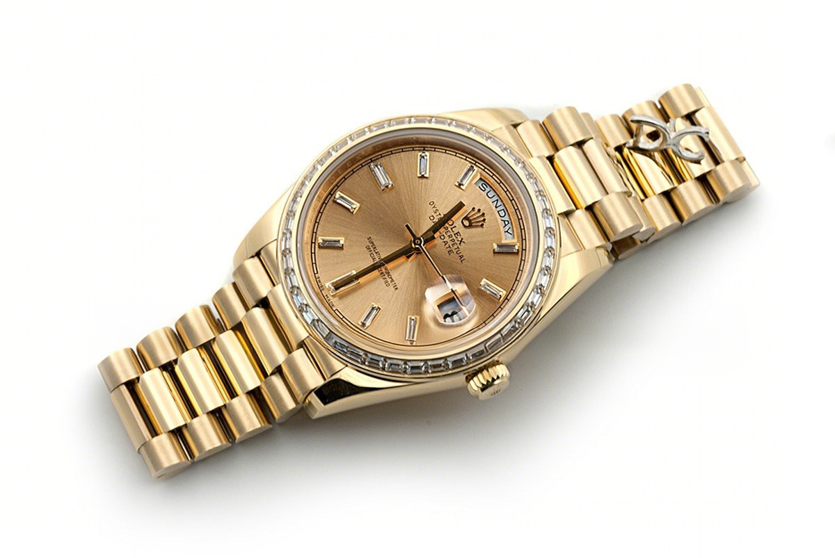 Rolex Day-Date 40 Yellow Gold Diamond Bezel 228348 Champagne Dial-fasswatch