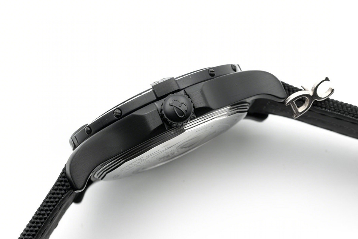 Breitling Avenger II GMT Black Dial in PVD-fasswatch