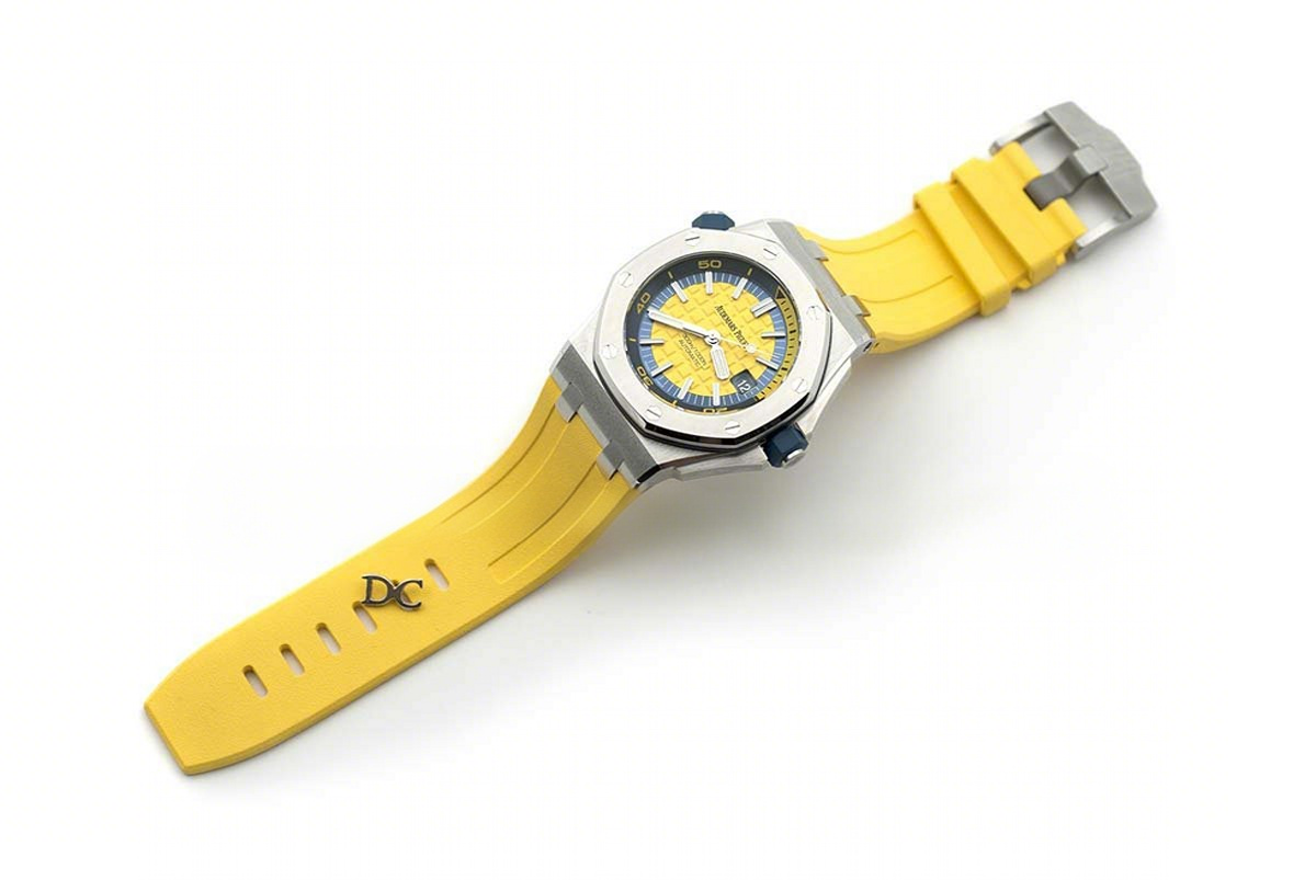 Audemars Piguet Royal Oak Offshore Diver Steel Yellow Dial 15710ST SIHH 2017-fasswatch