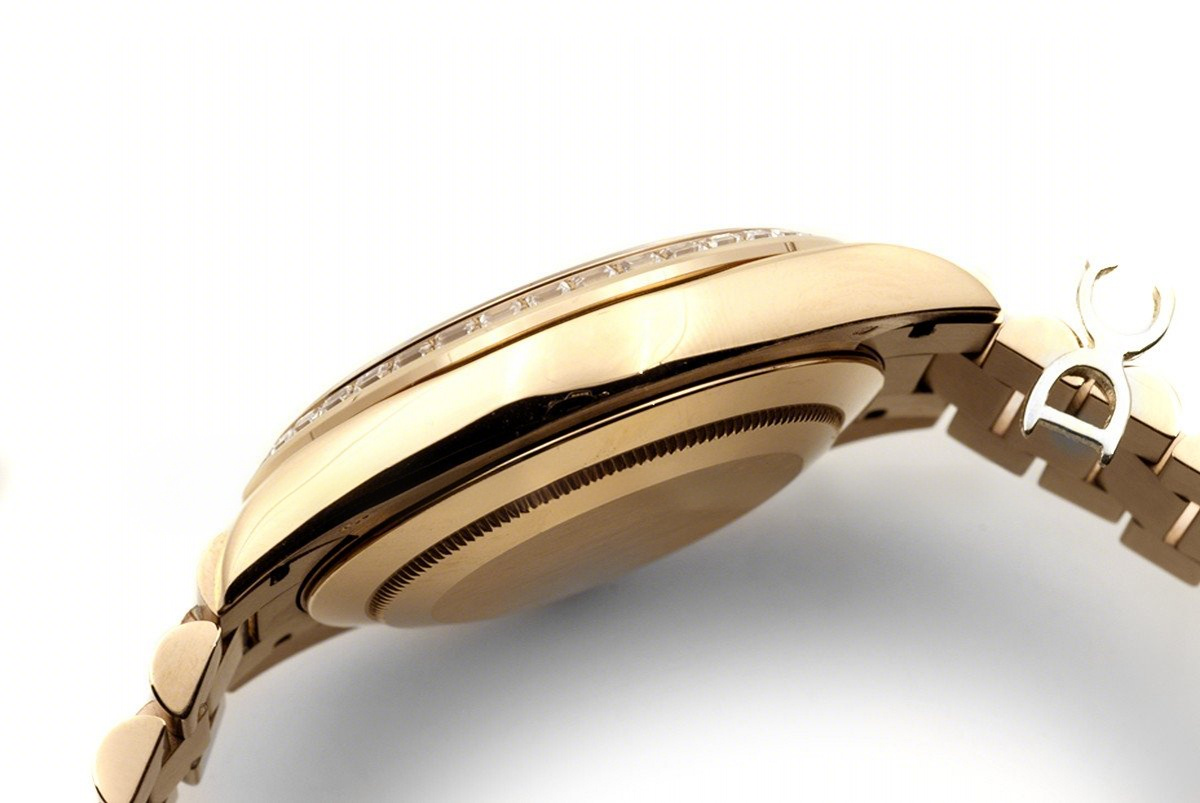 Rolex Day-Date 40 Yellow Gold Diamond Bezel 228348 Champagne Dial-fasswatch