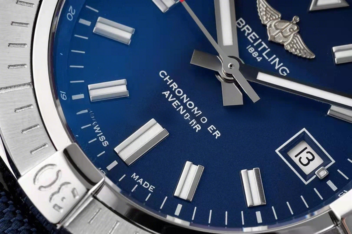 Breitling Avenger Automatic GMT 43 Blue Dial-fasswatch