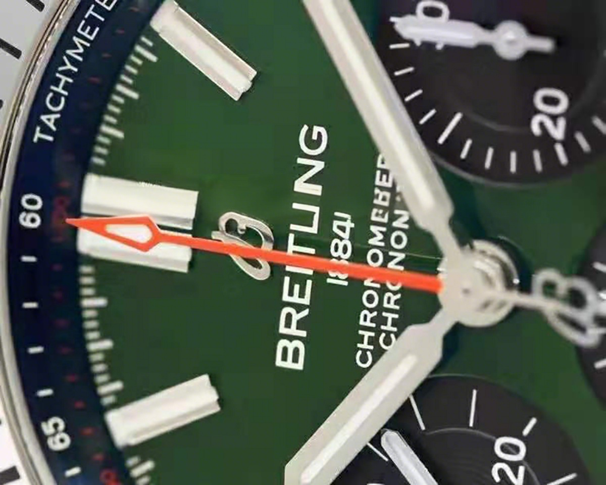 Breitling Chronomat B01 42 Bentley Green Dial Ref AB01343A1L1A1-fasswatch