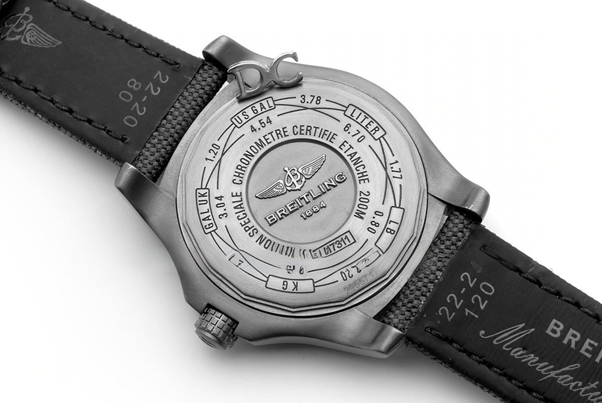 Breitling Avenger Blackbird Black Dial in Titanium Case-fasswatch