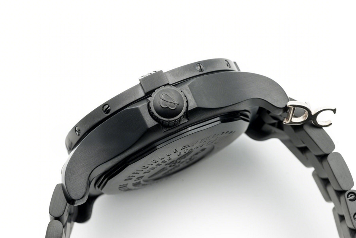 Breitling Avenger II Seawolf Blacksteel Yellow Dial in DLC Steel on Bracelet-fasswatch