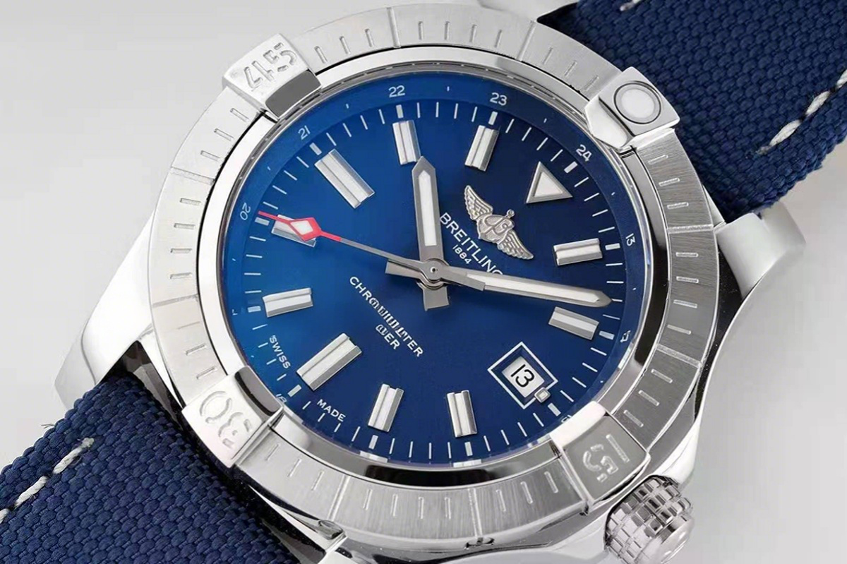 Breitling Avenger Automatic GMT 43 Blue Dial-fasswatch