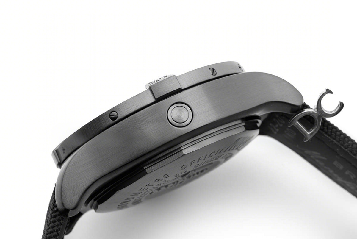 Breitling Avenger Seawolf Blacksteel Code Yellow-fasswatch