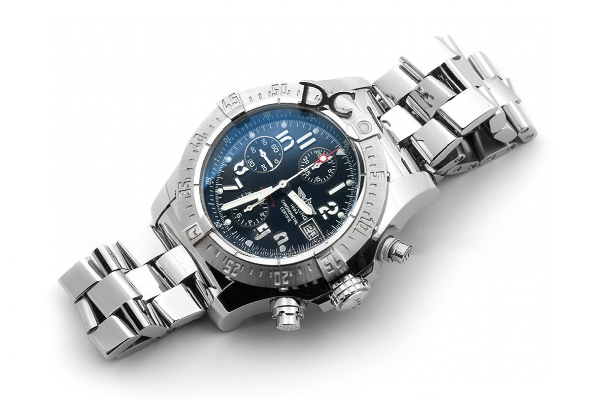 Breitling Avenger Skyland Blue Dial in Steel-fasswatch