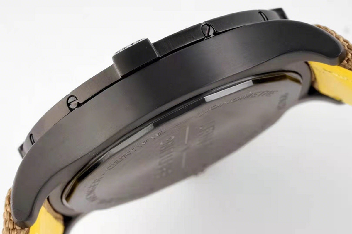 Breitling Avenger Automatic GMT 45 Seawolf Night Mission-fasswatch