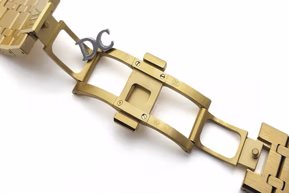 Audemars Piguet Royal Oak Self-Winding Chronograph White Dial in Yellow Gold-fasswatch