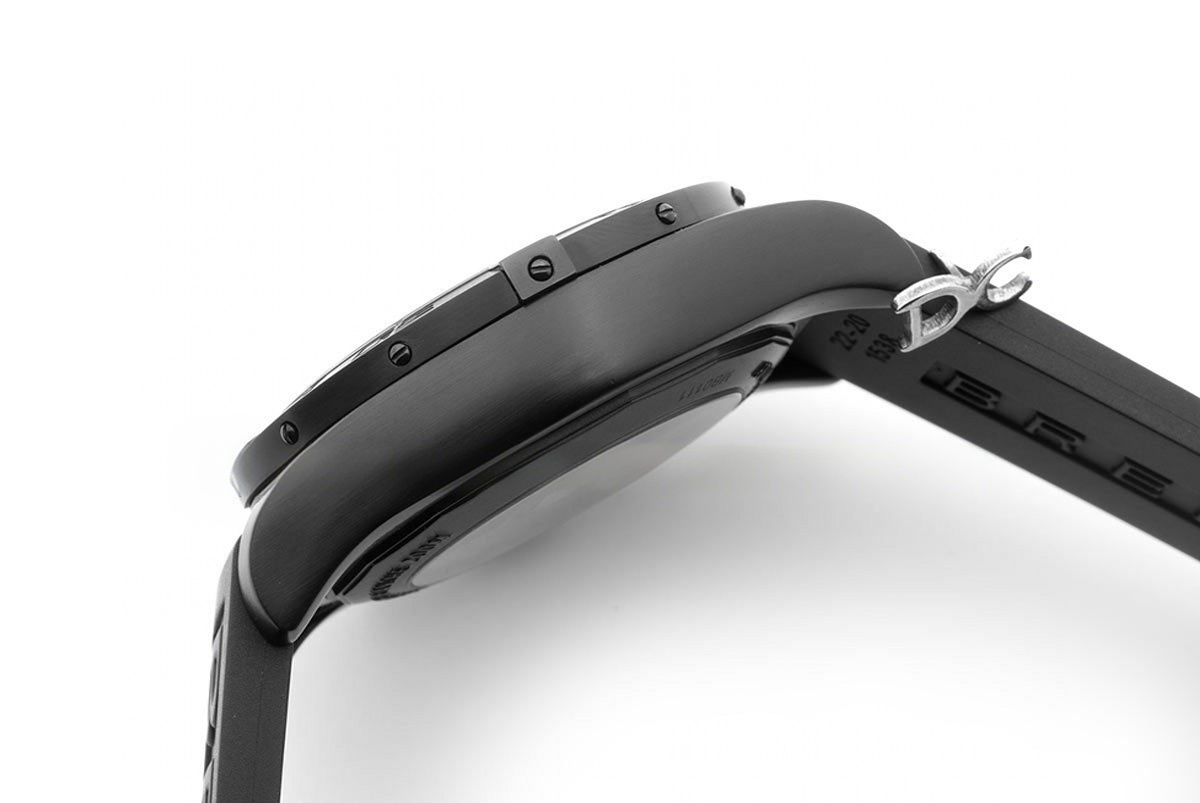 Breitling Chronomat 44 Blacksteel Chronograph Black Dial in PVD-fasswatch