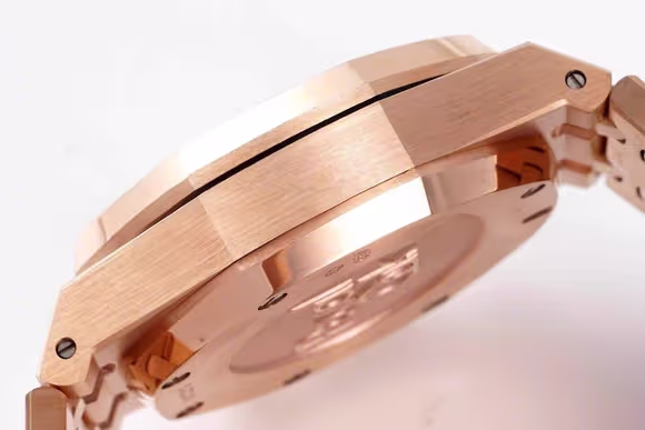 Audemars Piguet Royal Oak Self-Winding Chronograph White/Black Dial in Rose Gold-fasswatch