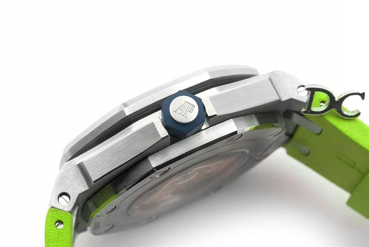 Audemars Piguet Royal Oak Offshore Diver Steel Green Dial 15710ST SIHH 2017-fasswatch