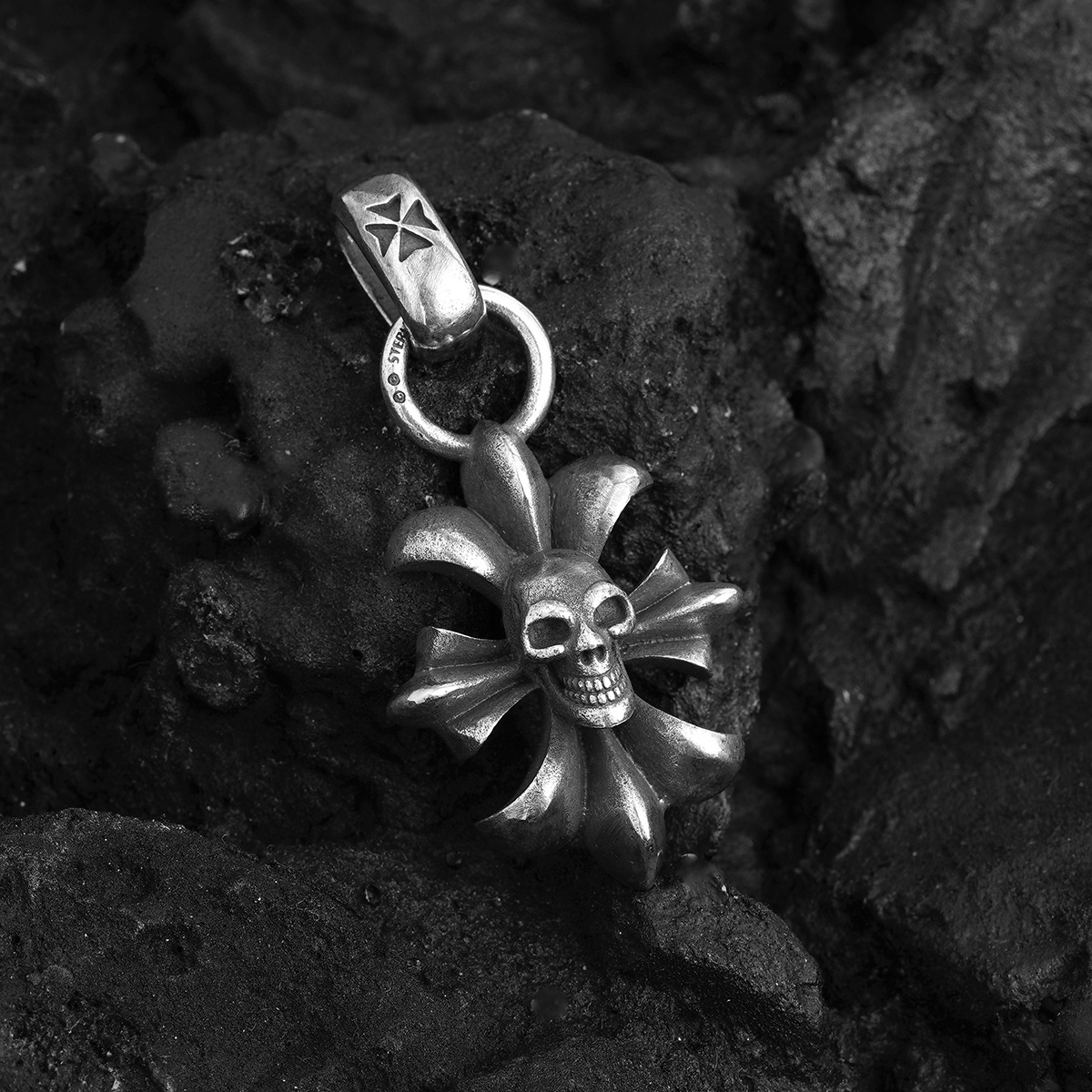 Chrome Hearts Cross Ring - Gothic 925 Sterling Silver Jewelry | David Studio