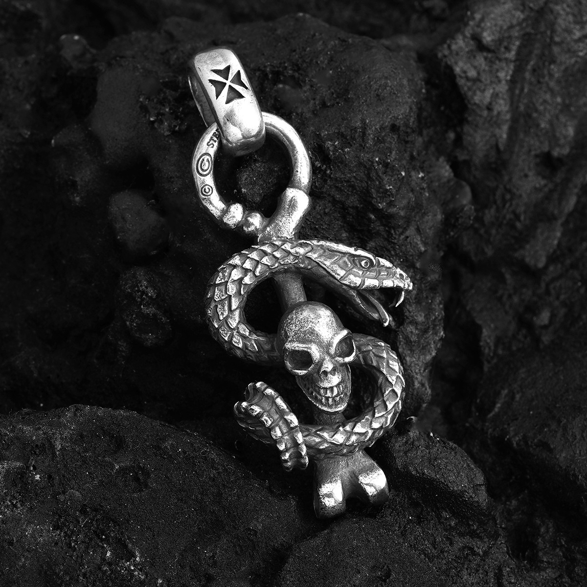 Chrome Hearts Cross Ring - Gothic 925 Sterling Silver Jewelry | David Studio