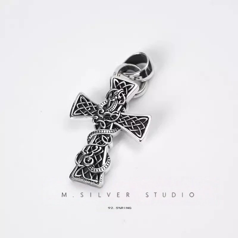 Chrome Hearts Cross Ring - Gothic 925 Sterling Silver Jewelry | David Studio
