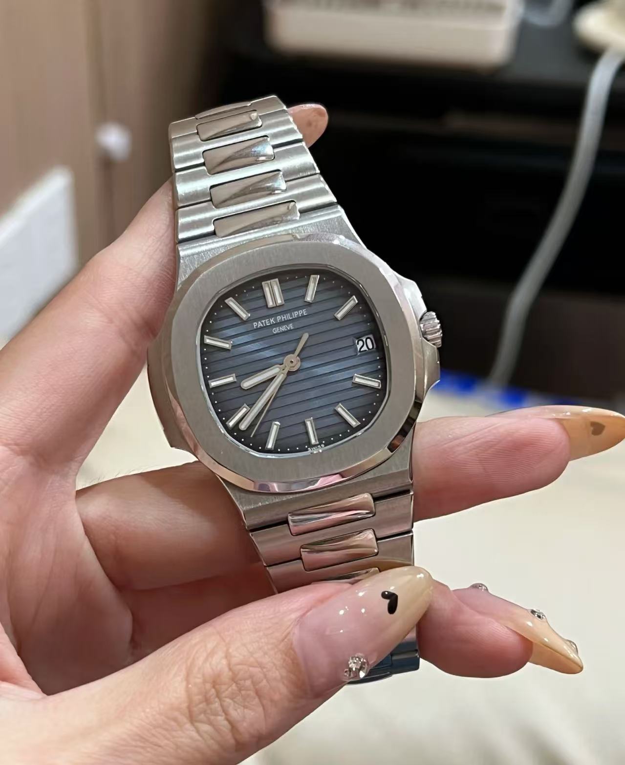 brand Patek Philippe Nautilus 5811/1G-001 luxury watch for sale – NeveReL