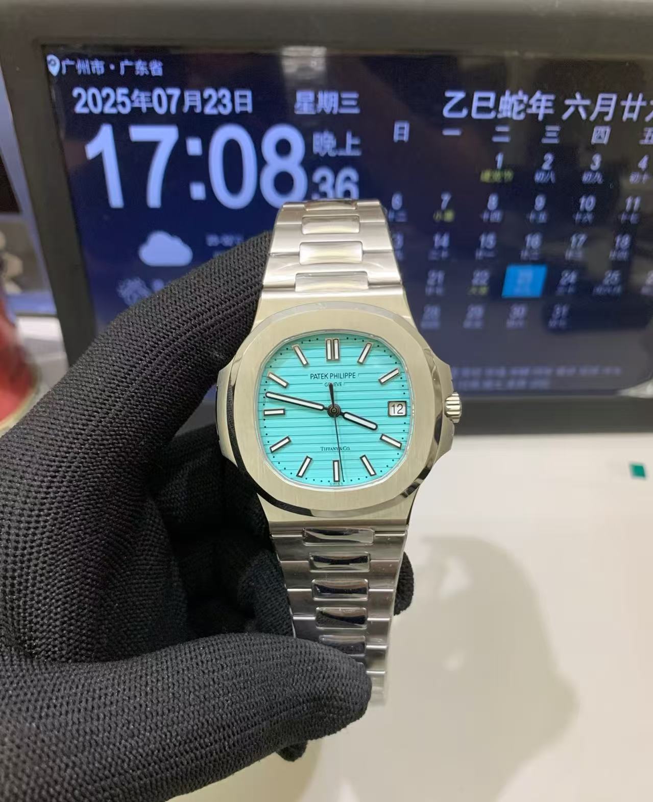 brand Patek Philippe Nautilus Tiffany Blue Dial 40mm 5711/1A-018 Tiffany Blue Dial luxury watch for sale – NeveReL