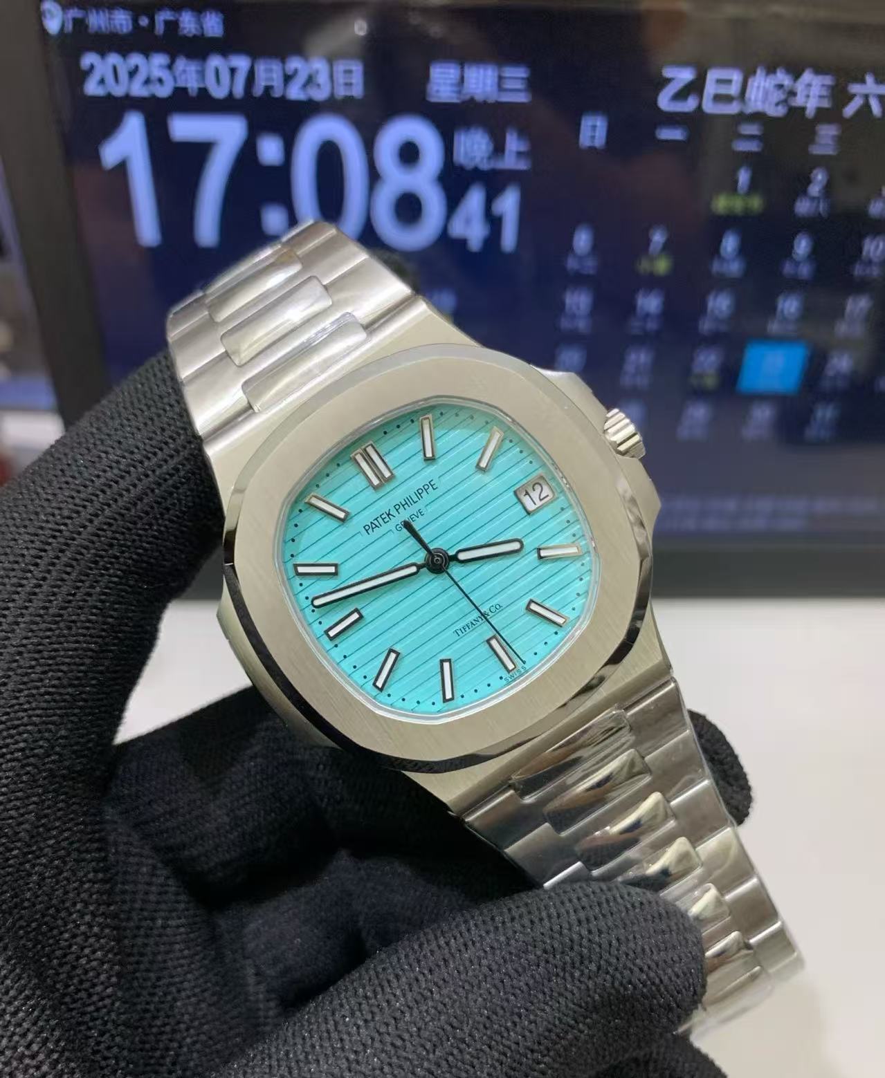 brand Patek Philippe Nautilus Tiffany Blue Dial 40mm 5711/1A-018 Tiffany Blue Dial luxury watch for sale – NeveReL