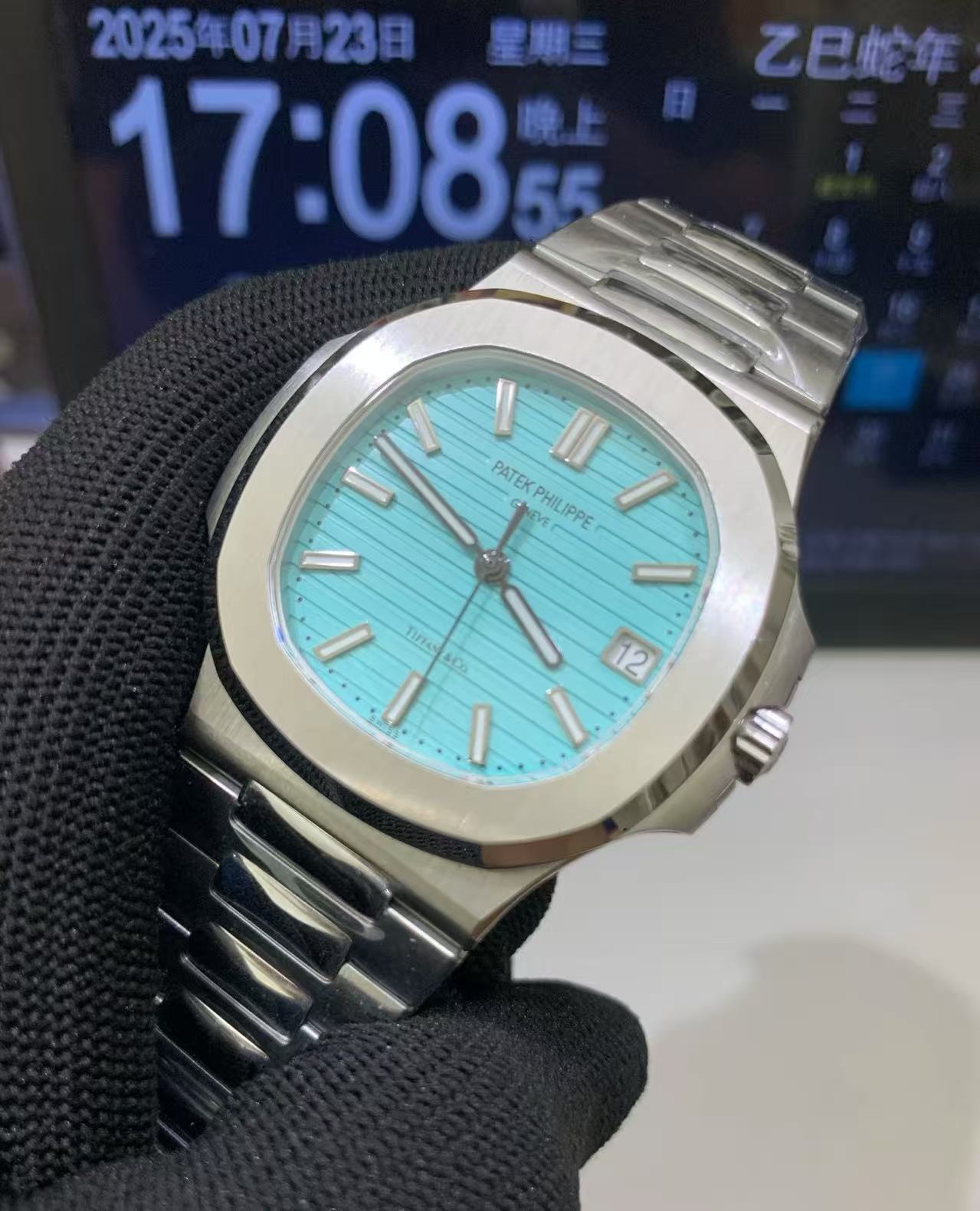 brand Patek Philippe Nautilus Tiffany Blue Dial 40mm 5711/1A-018 Tiffany Blue Dial luxury watch for sale – NeveReL