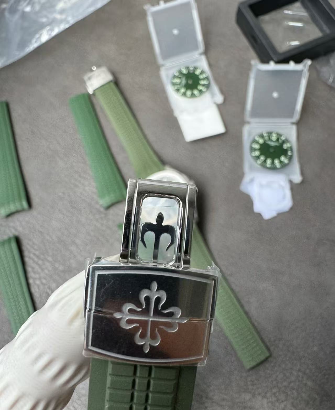 brand Patek Philippe Aquanaut Khaki Green Dial 5168G-010 luxury watch for sale – NeveReL
