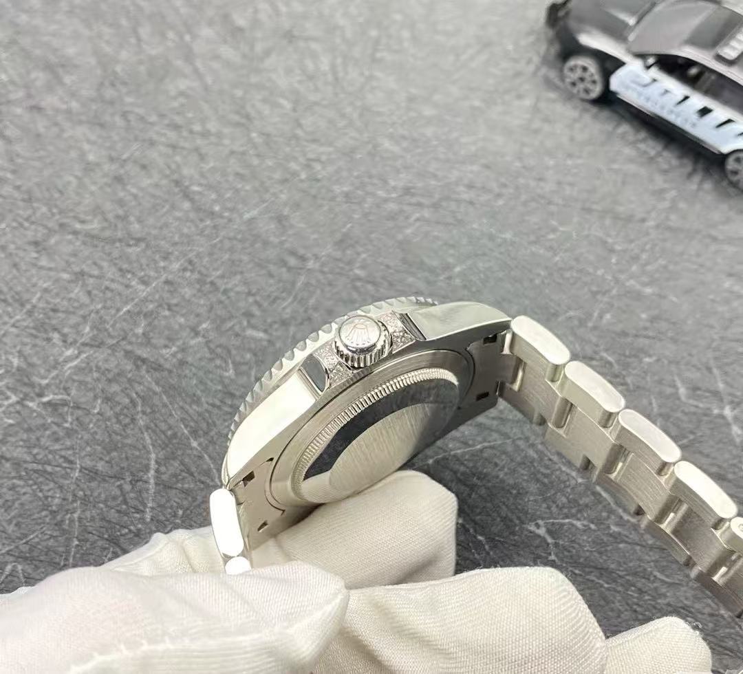 brand Submariner Silver Blue / Red Diamond 40mm luxury watch for sale – NeveReL