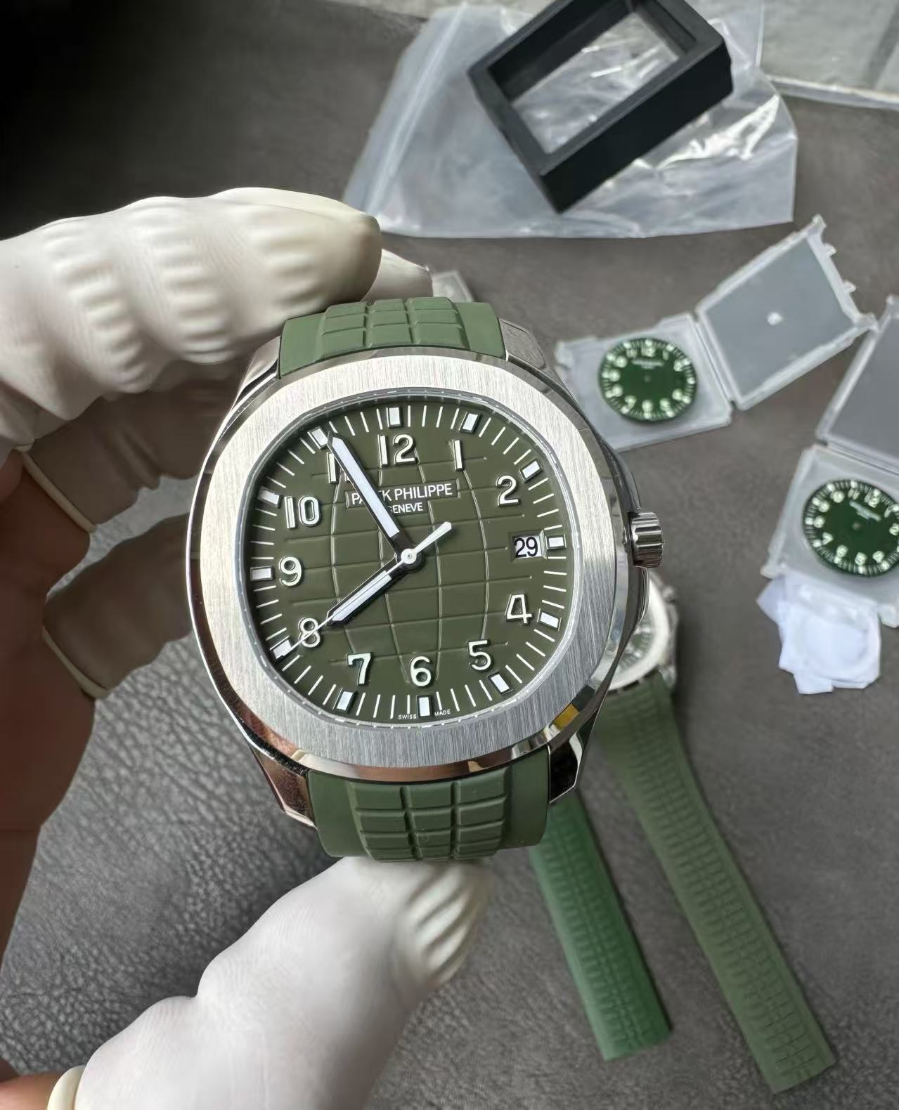 brand Patek Philippe Aquanaut Khaki Green Dial 5168G-010 luxury watch for sale – NeveReL