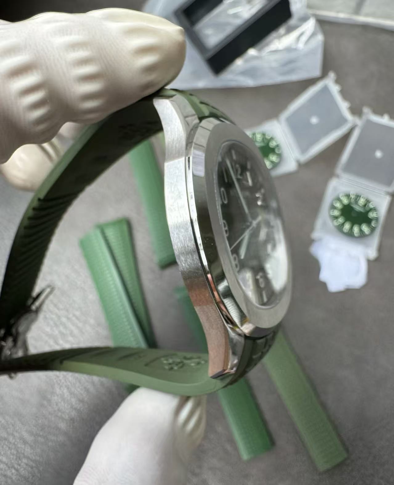 brand Patek Philippe Aquanaut Khaki Green Dial 5168G-010 luxury watch for sale – NeveReL