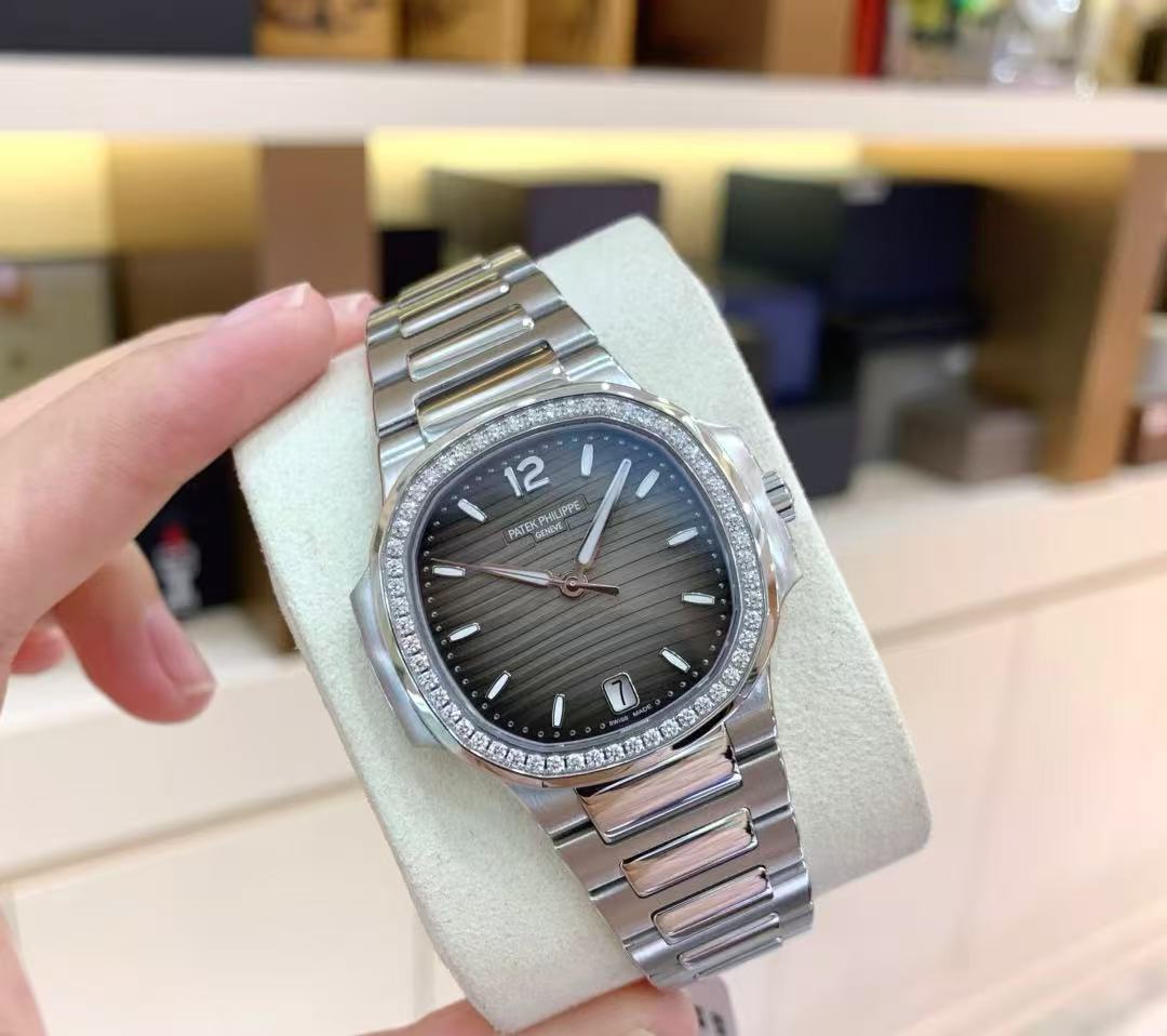 brand Patek Philippe Nautilus 7118/1A-011 luxury watch for sale – NeveReL
