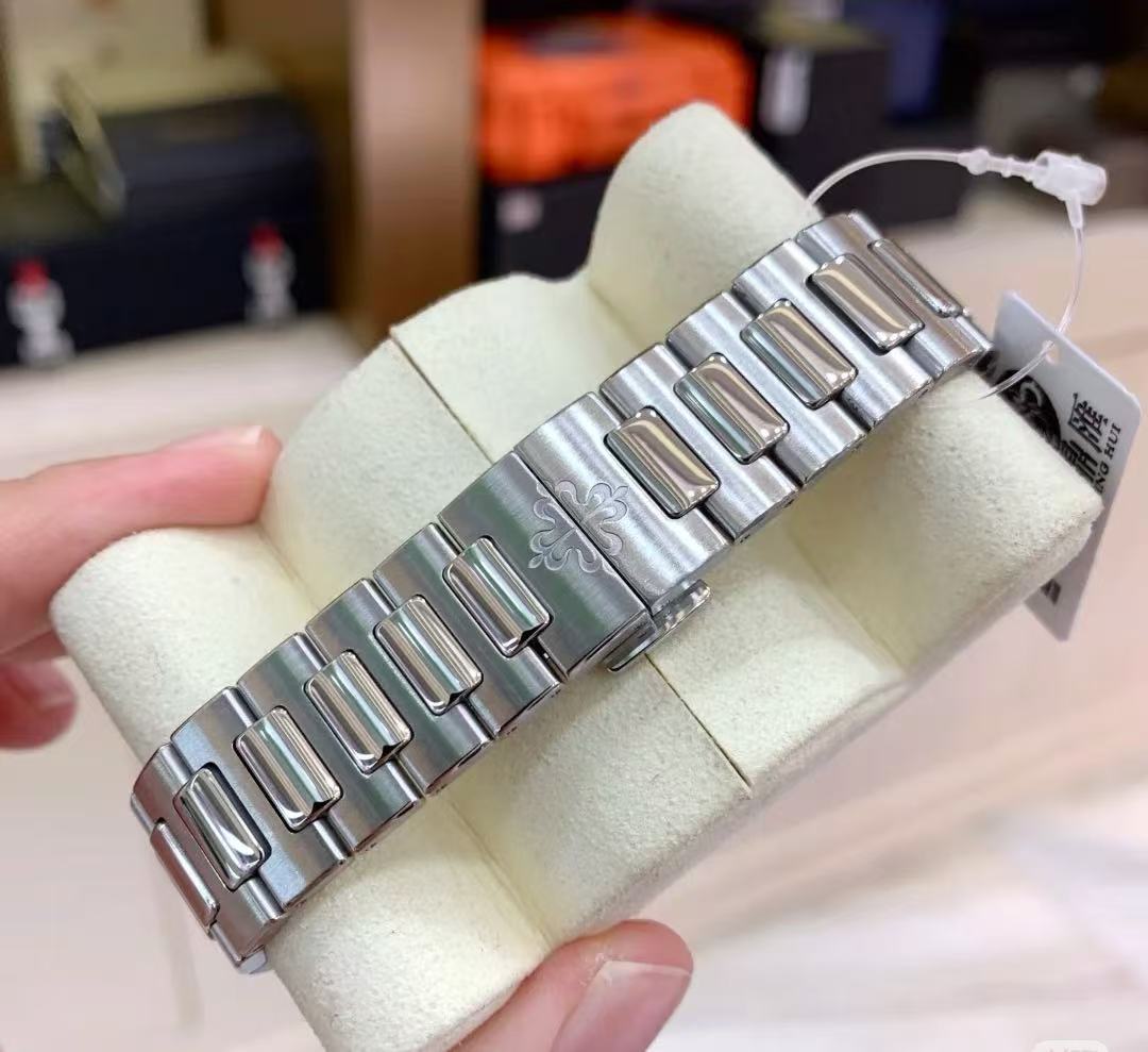 brand Patek Philippe Nautilus 7118/1A-011 luxury watch for sale – NeveReL