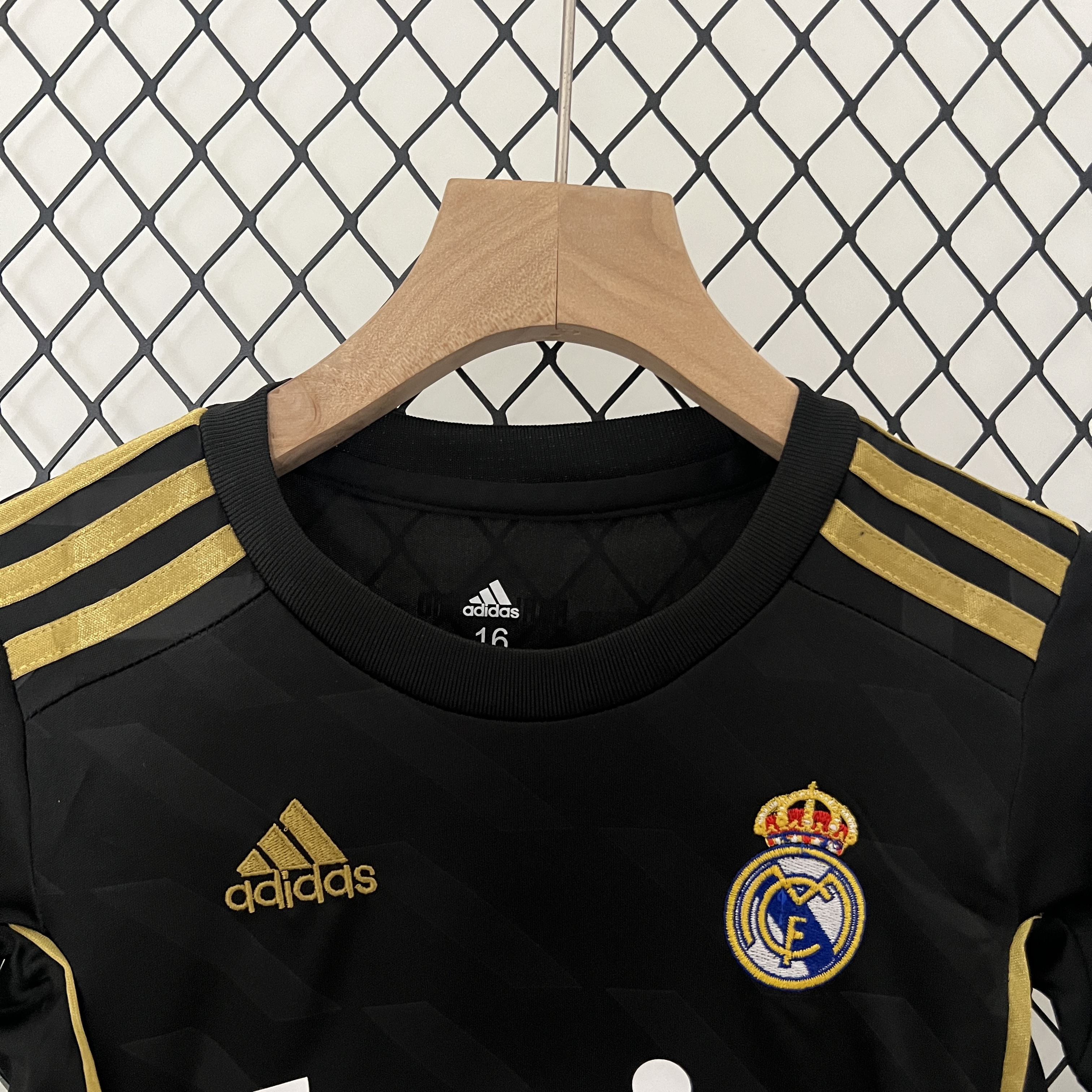 SIUjerseys-Retro Real Madrid 11-12 Away Stadium Kids Kit