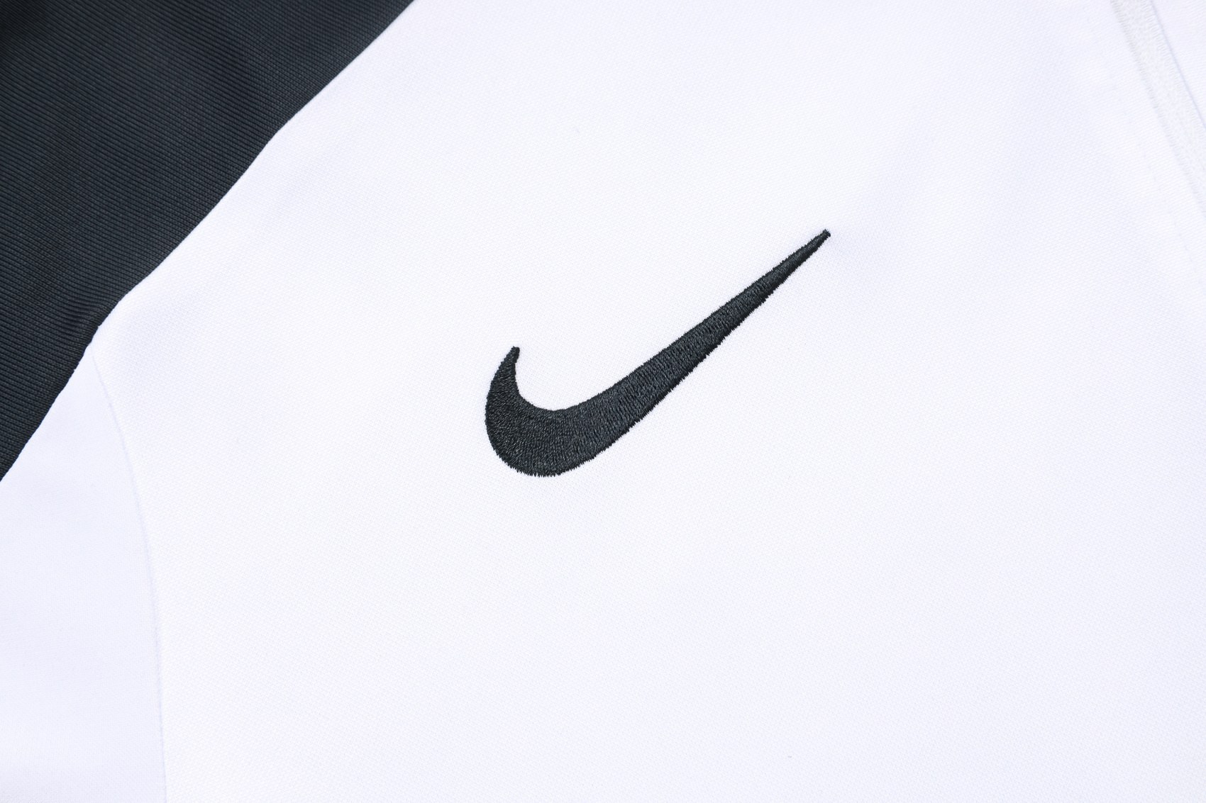 25-26 Chelsea adult long-sleeved half-pull training suit kit: Ajax 24-25 Home Stadium Jersey - Fans Version : Adidas luxuryfootballshirts.com: https://www.luxuryfootballshirts.com/