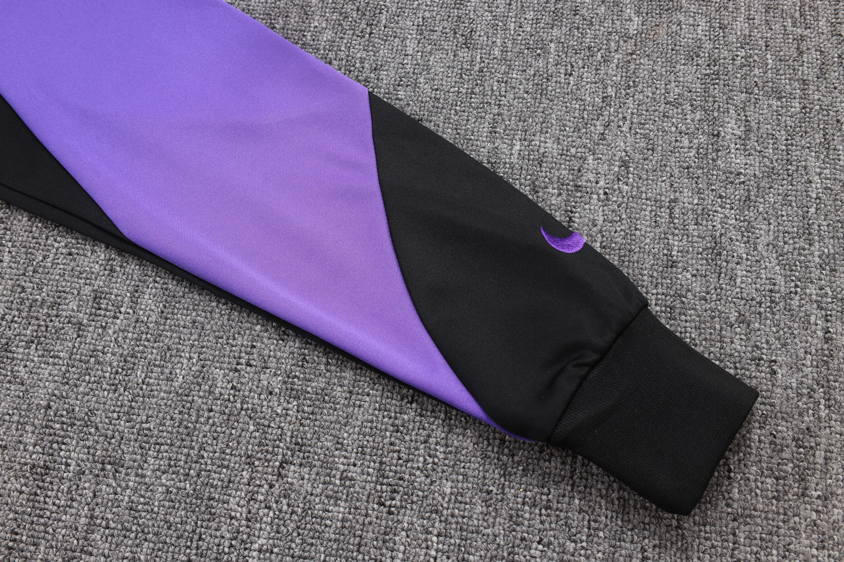 25-26 Barcelona aldult Jacket Training Tracksuit kit-Fans Version: Ajax 24-25 Home Stadium Jersey - Fans Version : Adidas luxuryfootballshirts.com: https://www.luxuryfootballshirts.com/