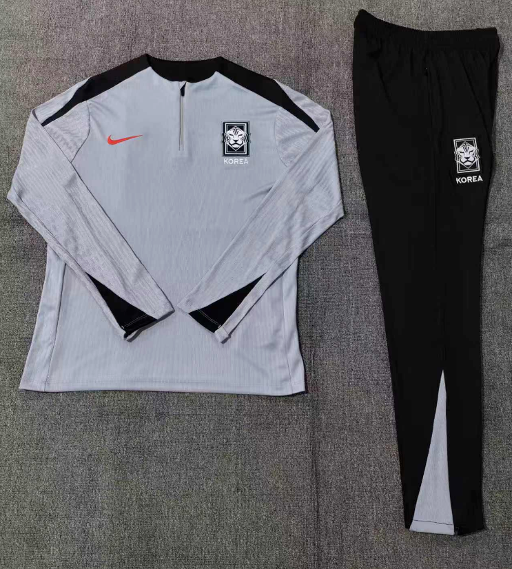 24-25 South Kored kids long-sleeved half-pull training suit kit: Ajax 24-25 Home Stadium Jersey - Fans Version : Adidas luxuryfootballshirts.com: https://www.luxuryfootballshirts.com/