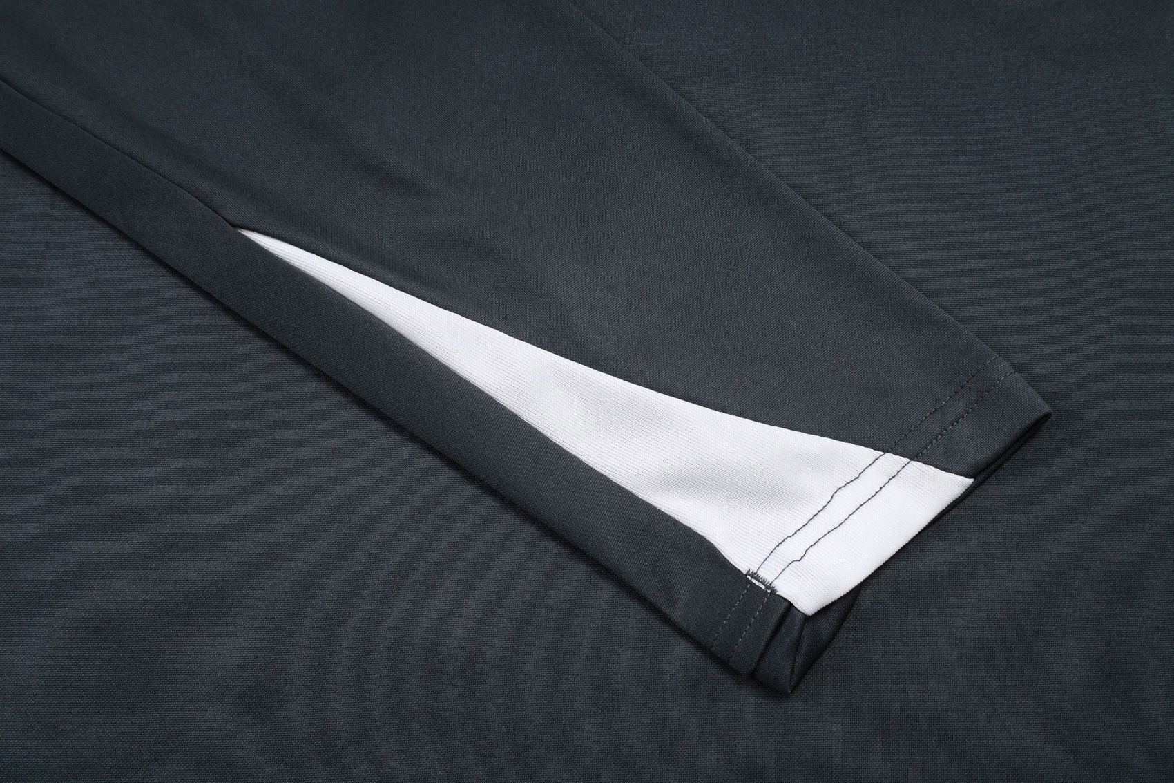 25-26 Chelsea adult long-sleeved half-pull training suit kit: Ajax 24-25 Home Stadium Jersey - Fans Version : Adidas luxuryfootballshirts.com: https://www.luxuryfootballshirts.com/