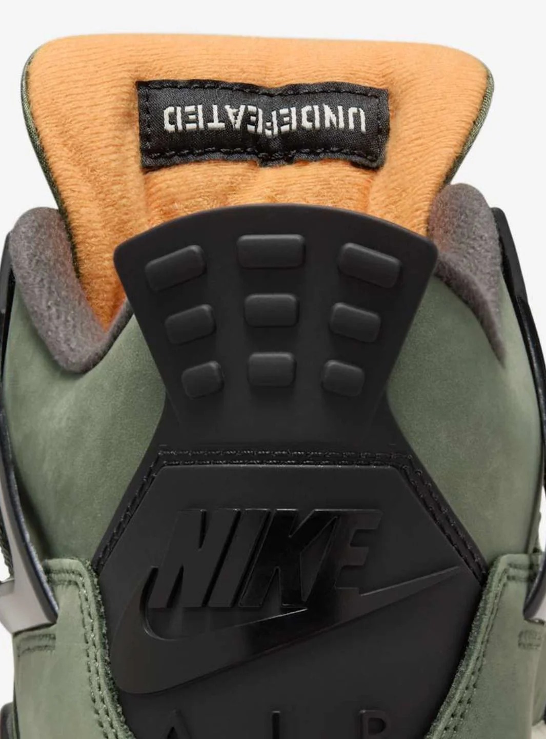 Air Jordan 4 Retro OG SP Undefeated (2025)、JORDAN、Cacoeks