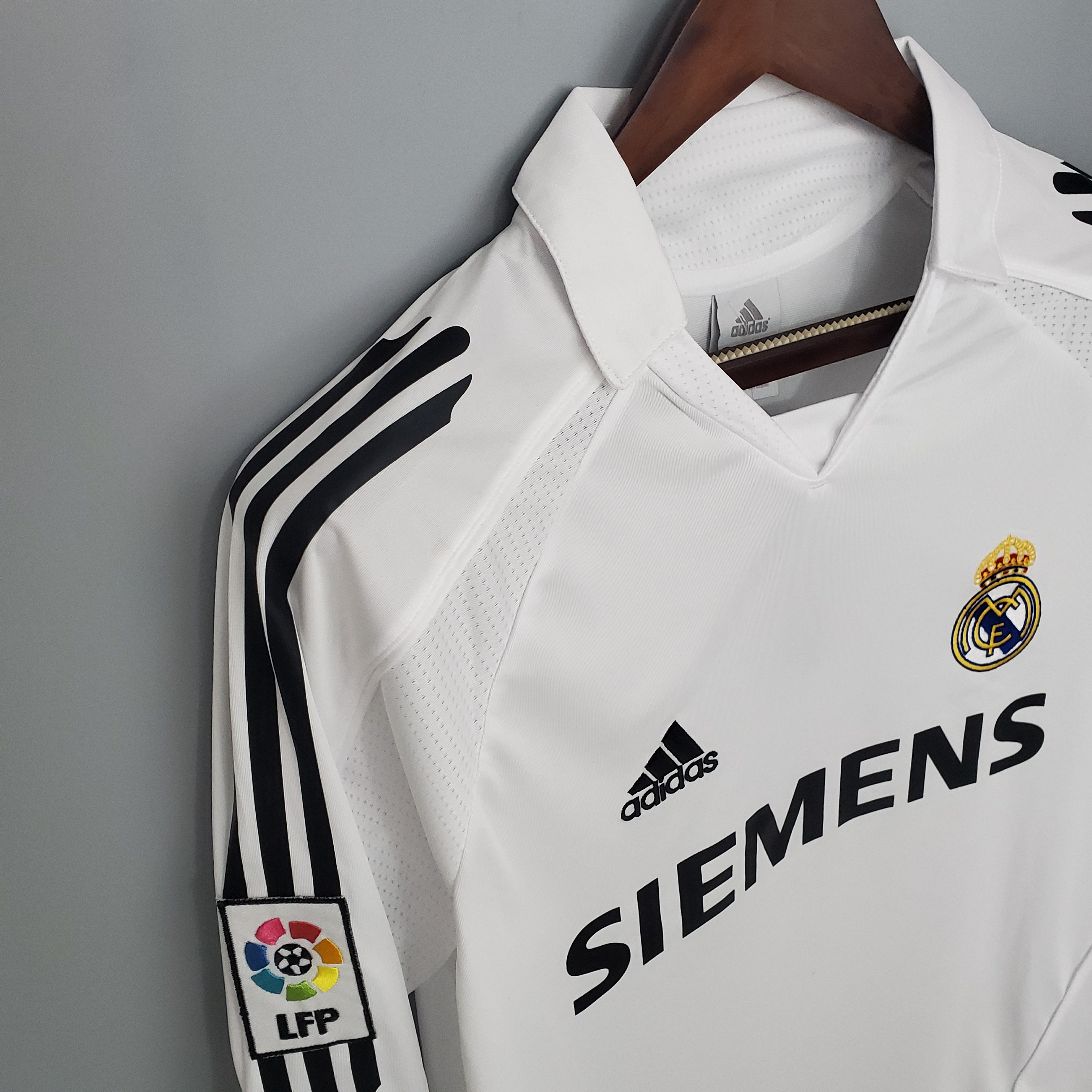 JerseysGala.com | Retro Real Madrid 05-06 Home Stadium Long Sleeve Jersey -Customize Name, Number and Patch | Worldwide Shipping