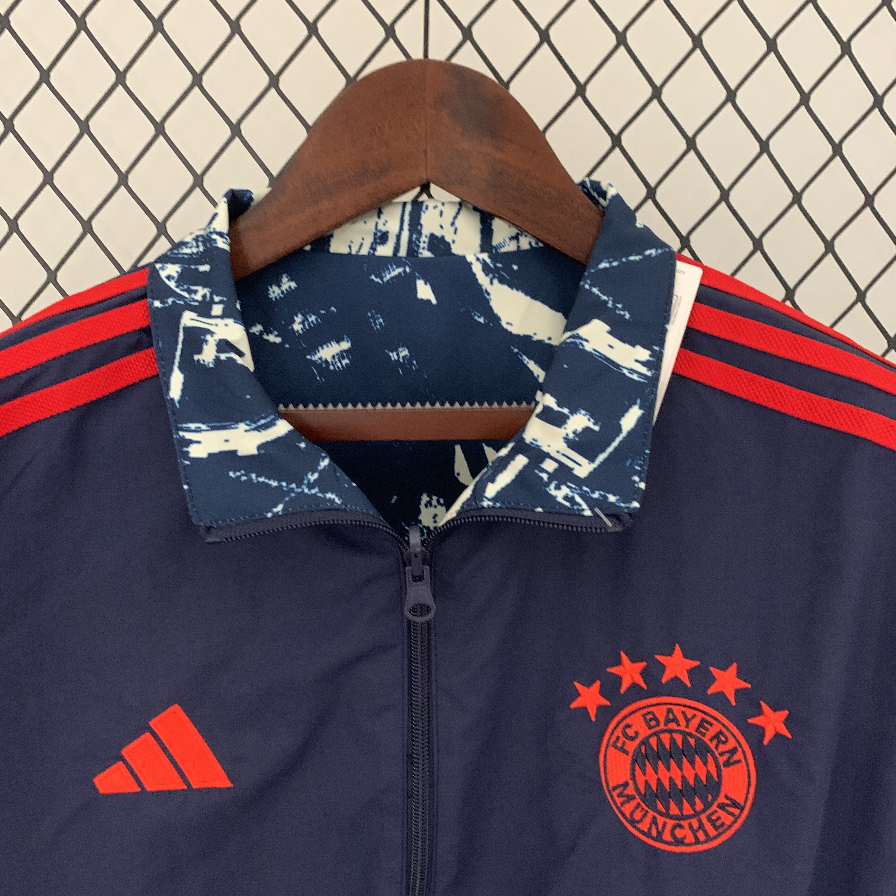 Bayern Munich 23-24 Double Sided Windbreaker - Deep Blue:football jersey mysite: unitedjerseyfootball 邓江浪:football