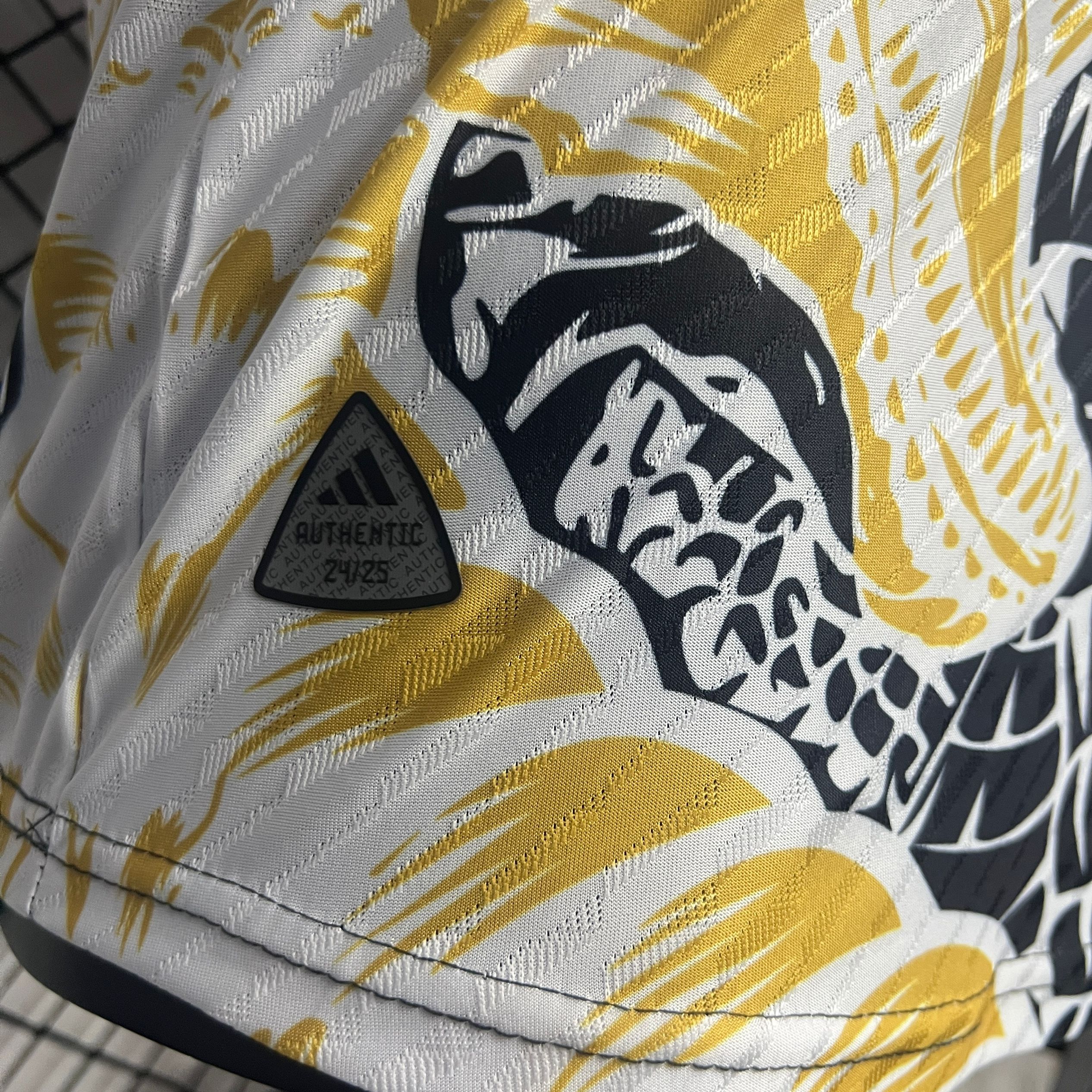 SIUjerseys-Real Madrid 24-25 White Dragon Special Edition Black Jersey - Player Version